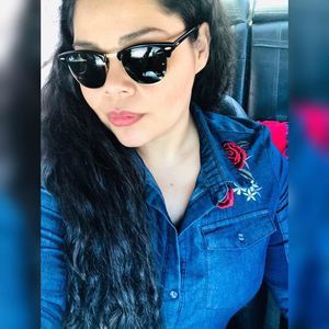 Meet your Posher, Perla